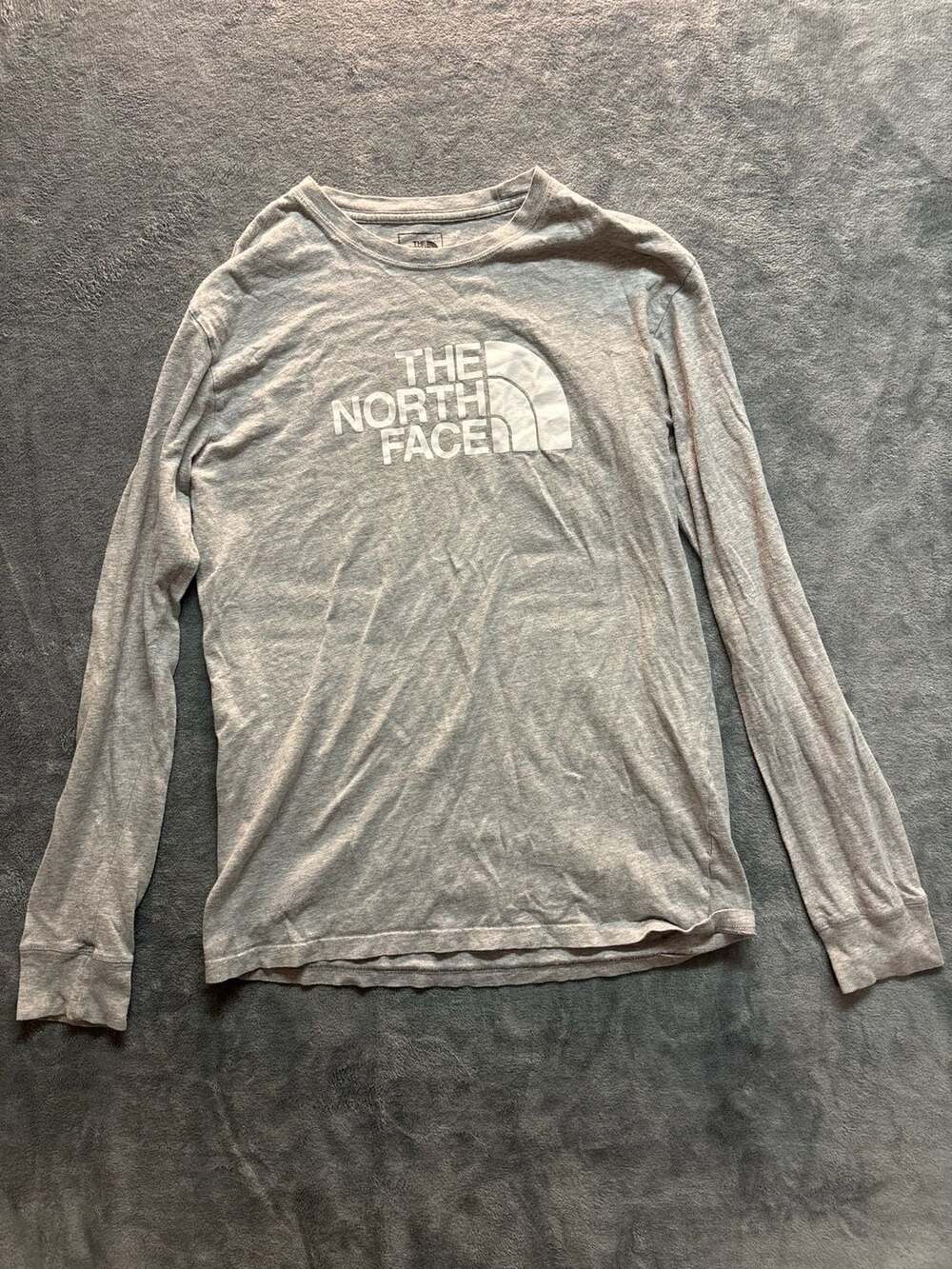 The North Face Shirt Mens S classic fit Light Gray Logo Graphic Long Sleeve Tee
